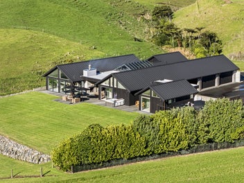 EXCLUSIVE COASTAL LIFESTYLE, INCREDIBLE OUTLOOK