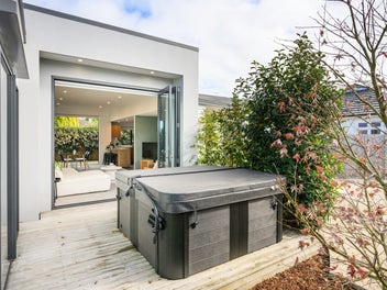 Not Boring - Designer Townhouse