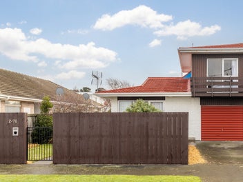 Coastal Comfort - Just 400m to the Beach!