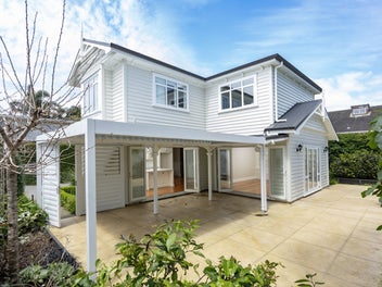 Luxurious home with pure elegance in every corner!