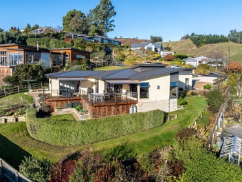 Sun soaked elegance with sweeping Taieri views