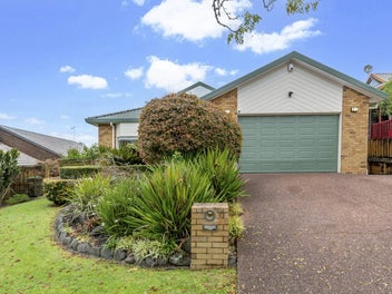 Modernised Brick, Cedar and Tile Family Living