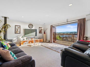 Amazing Elevated Estuary Views!