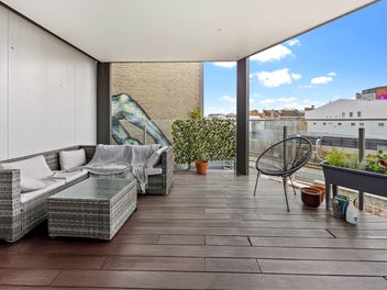 Bright & Modern Mt Eden Gem