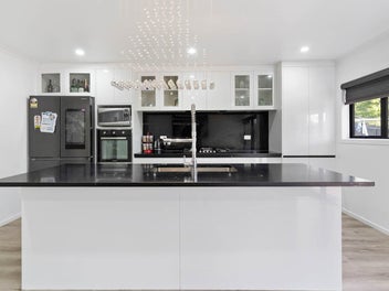 Large Family Home + Minor Dwelling on 1,050mz