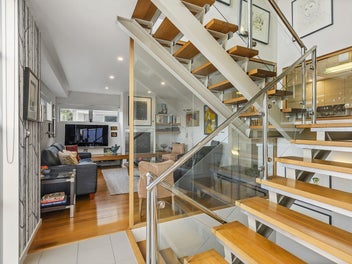 STYLISH EASY LIVING