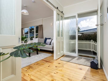Flat Site, Fresh Interiors, Top Spot!