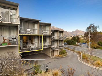 Walk to Town - Entry-Level Queenstown Apartment
