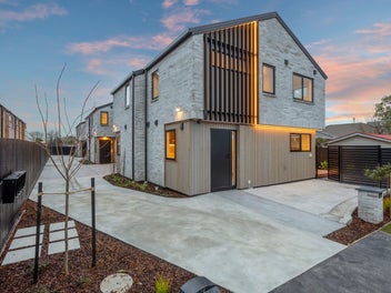 Freehold| Cashmere High Zone| Selling fast!