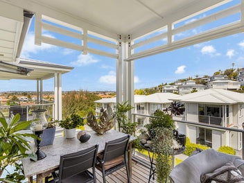 Top Floor, Top Location in Kensington Park