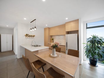 Easy-Care Living with Views
