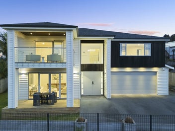 King of the Hill - Grand Family Living with Ci...