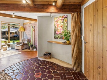 HUGE PRICE DROP!! - ARTISAN HOME 36ha