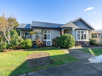 Homely and Handy - Gladstone Location!