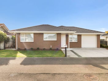 Modern, Low-Maintenance & Move-In Ready!