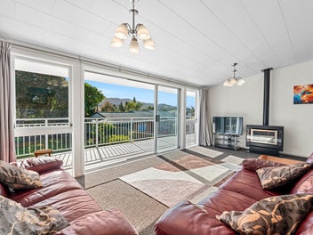 Mid-Century Charm in the Heart of Maunu