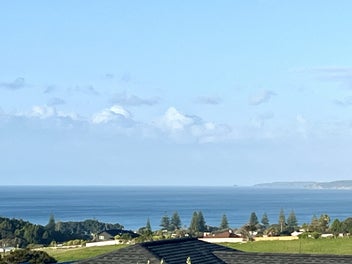 Uninterrupted Sea Views, Expansive Living