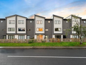 Urgent Sale/Location/3 Baths