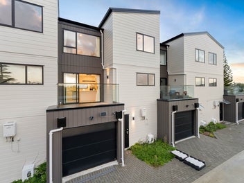 Urgent Sale/Location/3 Baths