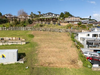 Build Your Dream Home with Stunning views!