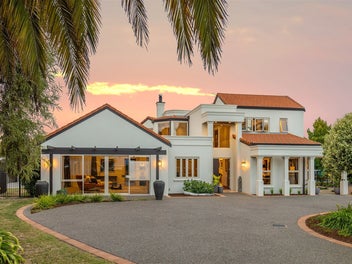 ELEVATED LIVING & EXCEPTIONAL OUTDOOR ENTERTAINING