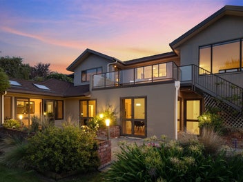 Private Grandeur In Central Blenheim