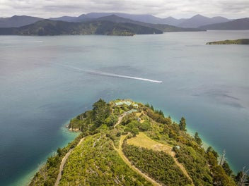Exclusive Waterfront Estate: ‘The Peninsula’