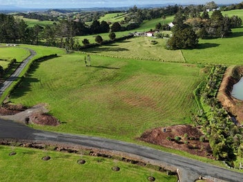 Large Land off Tara Road!