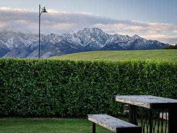 Luxury, light, and Mount Gold vistas