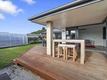 MODERN COMFORT, EASY-CARE LIFESTYLE
