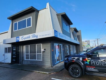 Image 1 of 7