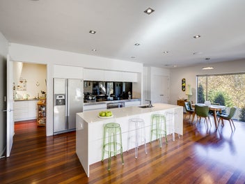 Elegant Family Retreat In Coveted Havelock North