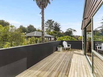 Sunny cedar sanctuary - space to turn a bus?