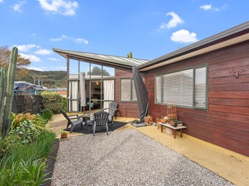 Location Perfect to Coastlands & Transport Hub