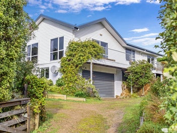 Harbour Views & Family Comfort!
