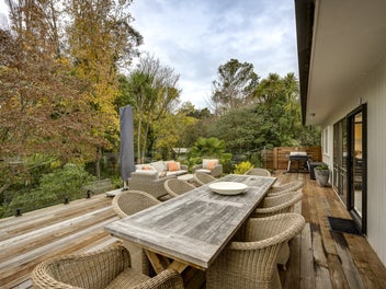 Stylish and tranquil living, vendor relocating