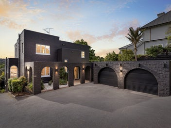 IMAGINE & REAP ON VICTORIA - 1,362sqm DGZ STUNNER