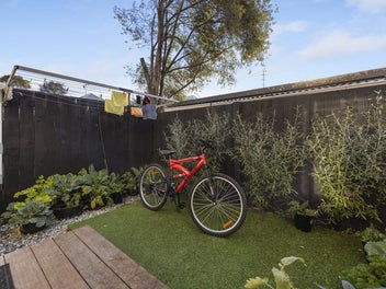 Modern 2-Bdrm Townhouse - Prime Location!