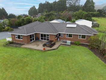 Spacious lifestyle living on the citys edge