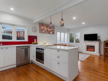Charming 1950s Weatherboard Cottage