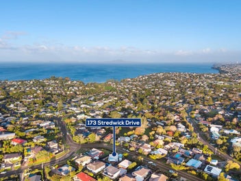 Your Classic Kiwi Cottage in Torbay