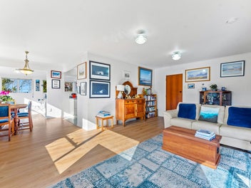 Single Level & Packed With Potential!