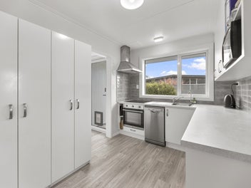 Renovated Retreat in a Prime Coastal Pocket