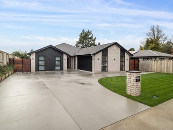 Stylish New Home with Craftsman Flair