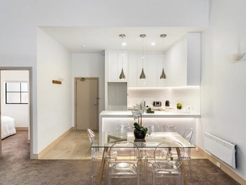 Iconic Dakota Apartments - The Heart of Parnell