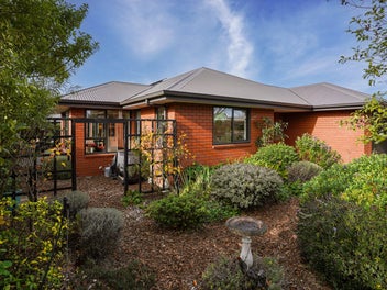 Sunny & Secure - Over-65 Townhouse