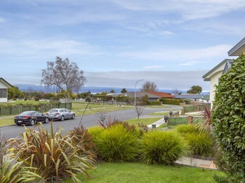 Great Street Appeal Plus A View!