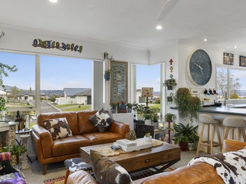 Great Street Appeal Plus A View!