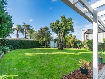 A Modernised 1940's Family Gem is ready for you!