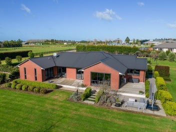 Country Elegance – Make It Yours Before Summer!
